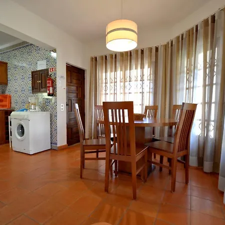 Villa Perfect Retreat Overlooking Pinhal Golf Course, Private Pool, Off-street Parking