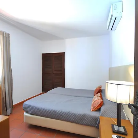 Perfect Retreat Overlooking Pinhal Golf Course, Private Pool, Off-street Parking *