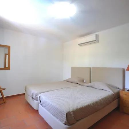 Perfect Retreat Overlooking Pinhal Golf Course, Private Pool, Off-street Parking