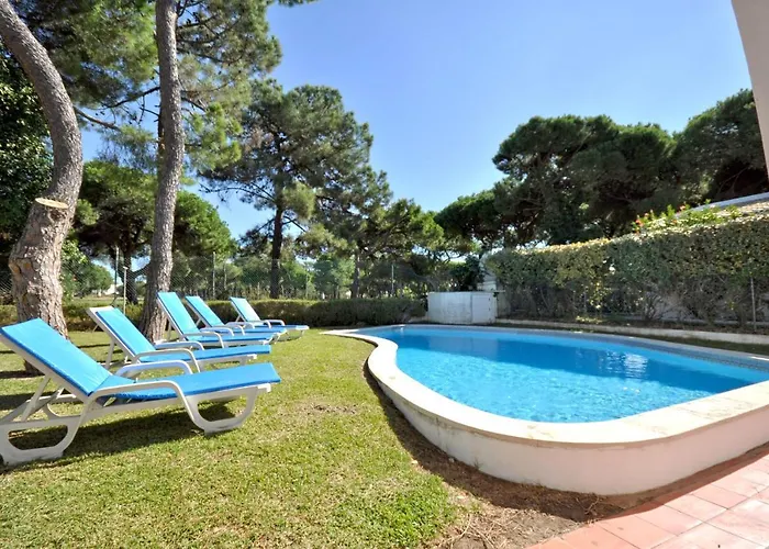 Villa Perfect Retreat Overlooking Pinhal Golf Course, Private Pool, Off-street Parking