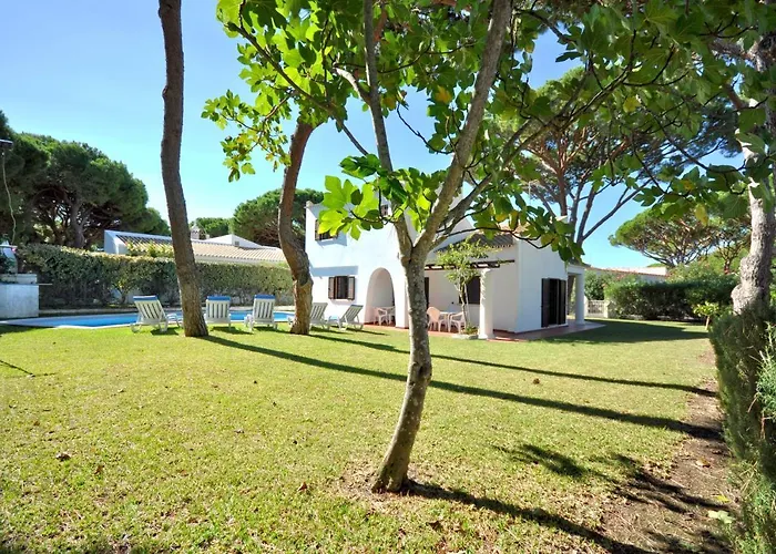 Perfect Retreat Overlooking Pinhal Golf Course, Private Pool, Off-street Parking