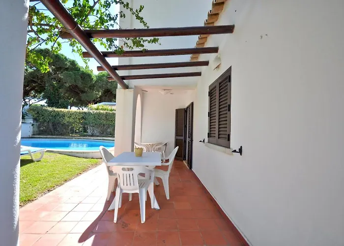 Perfect Retreat Overlooking Pinhal Golf Course, Private Pool, Off-street Parking Villa