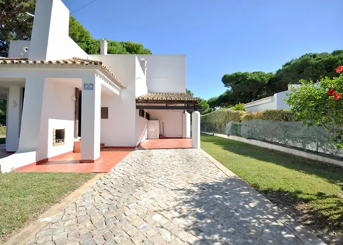 Perfect Retreat Overlooking Pinhal Golf Course, Private Pool, Off-street Parking