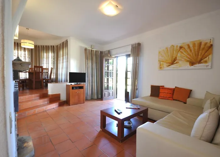 Perfect Retreat Overlooking Pinhal Golf Course, Private Pool, Off-street Parking Villa Loulé