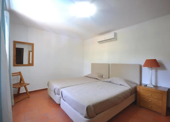 Perfect Retreat Overlooking Pinhal Golf Course, Private Pool, Off-street Parking