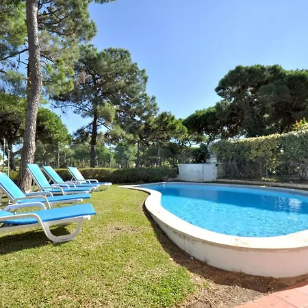 Villa Perfect Retreat Overlooking Pinhal Golf Course, Private Pool, Off-street Parking