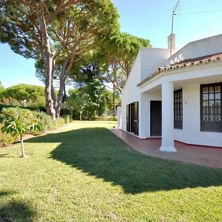 Perfect Retreat Overlooking Pinhal Golf Course, Private Pool, Off-street Parking