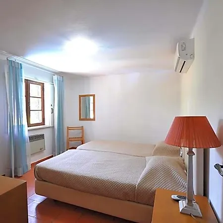 Villa Perfect Retreat Overlooking Pinhal Golf Course, Private Pool, Off-street Parking *