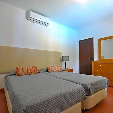 Perfect Retreat Overlooking Pinhal Golf Course, Private Pool, Off-street Parking