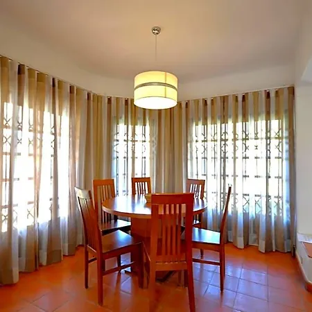 Perfect Retreat Overlooking Pinhal Golf Course, Private Pool, Off-street Parking *