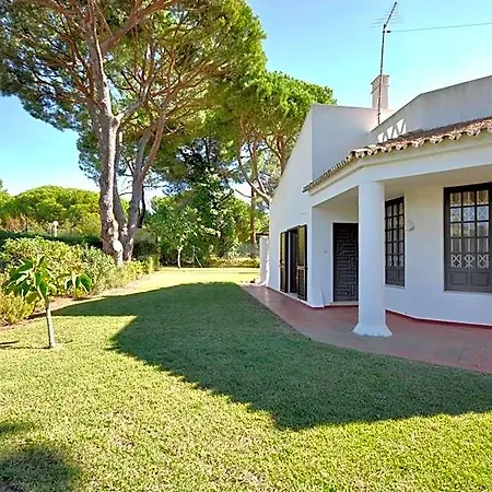 Perfect Retreat Overlooking Pinhal Golf Course, Private Pool, Off-street Parking Quarteira