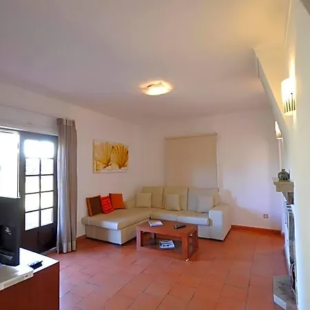 Perfect Retreat Overlooking Pinhal Golf Course, Private Pool, Off-street Parking *