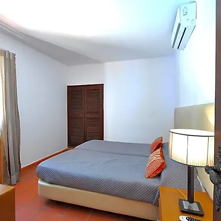 Perfect Retreat Overlooking Pinhal Golf Course, Private Pool, Off-street Parking Villa Quarteira