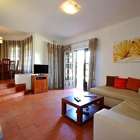 Perfect Retreat Overlooking Pinhal Golf Course, Private Pool, Off-street Parking *