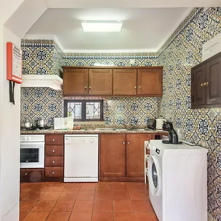 Perfect Retreat Overlooking Pinhal Golf Course, Private Pool, Off-street Parking *