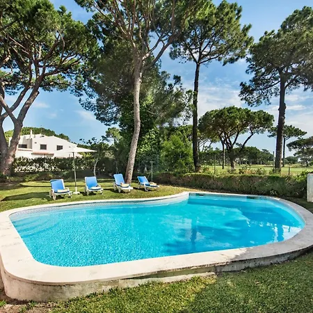 Perfect Retreat Overlooking Pinhal Golf Course, Private Pool, Off-street Parking