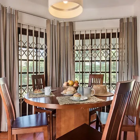 Perfect Retreat Overlooking Pinhal Golf Course, Private Pool, Off-street Parking