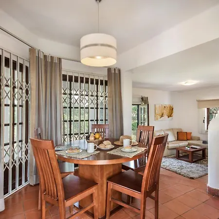 Perfect Retreat Overlooking Pinhal Golf Course, Private Pool, Off-street Parking וילה