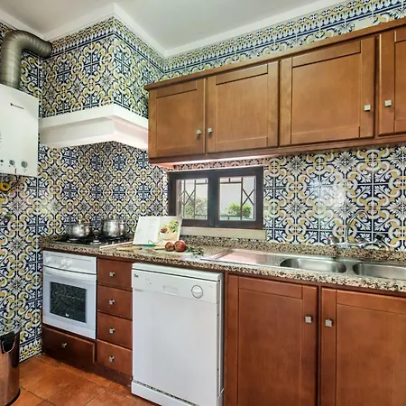 Perfect Retreat Overlooking Pinhal Golf Course, Private Pool, Off-street Parking לואה