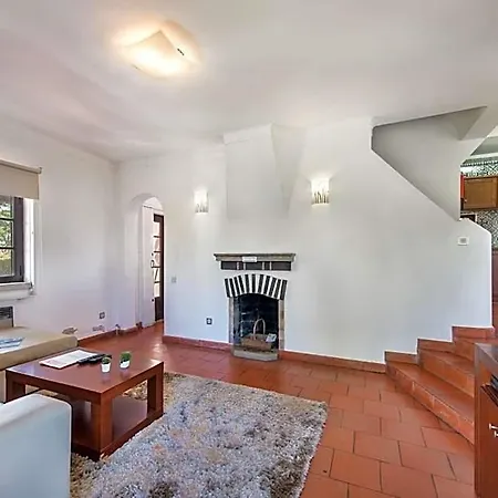 Perfect Retreat Overlooking Pinhal Golf Course, Private Pool, Off-street Parking Villa Loulé