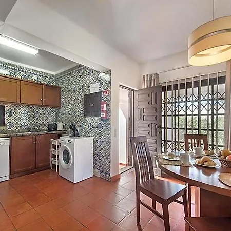 Perfect Retreat Overlooking Pinhal Golf Course, Private Pool, Off-street Parking