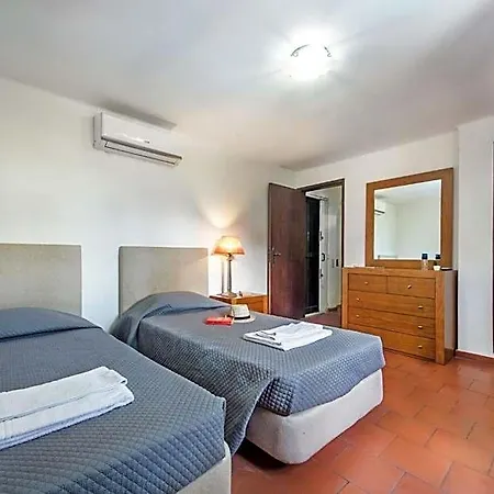 别墅 Perfect Retreat Overlooking Pinhal Golf Course, Private Pool, Off-street Parking
