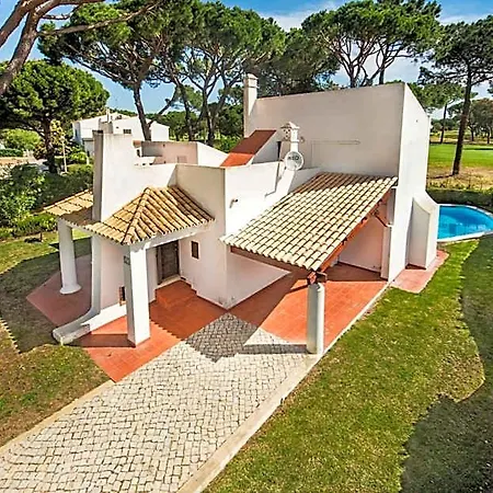 别墅 Perfect Retreat Overlooking Pinhal Golf Course, Private Pool, Off-street Parking 楼尔