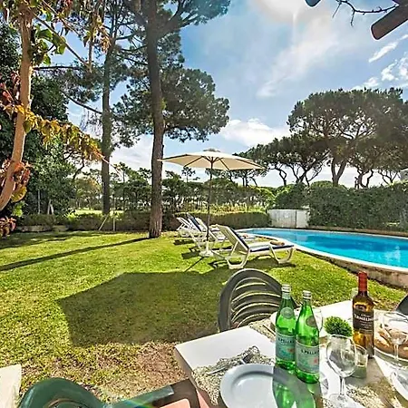 Perfect Retreat Overlooking Pinhal Golf Course, Private Pool, Off-street Parking 别墅