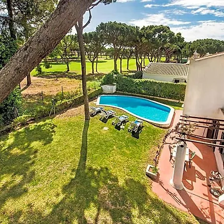 Villa Perfect Retreat Overlooking Pinhal Golf Course, Private Pool, Off-street Parking Loulé