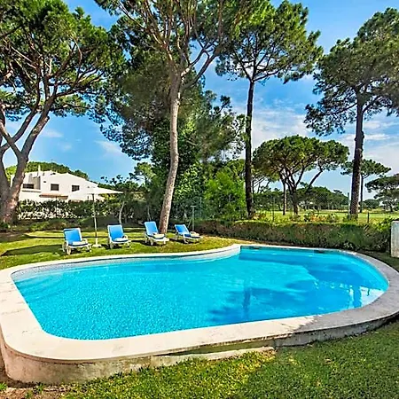 Villa Perfect Retreat Overlooking Pinhal Golf Course, Private Pool, Off-street Parking *