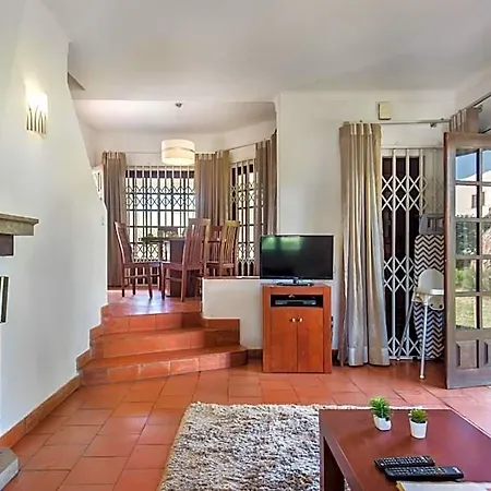 Perfect Retreat Overlooking Pinhal Golf Course, Private Pool, Off-street Parking * 楼尔