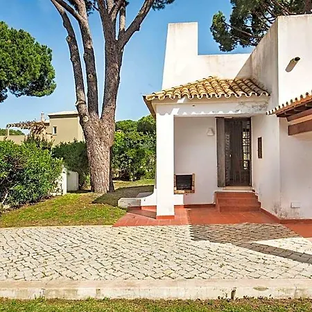 Perfect Retreat Overlooking Pinhal Golf Course, Private Pool, Off-street Parking 楼尔