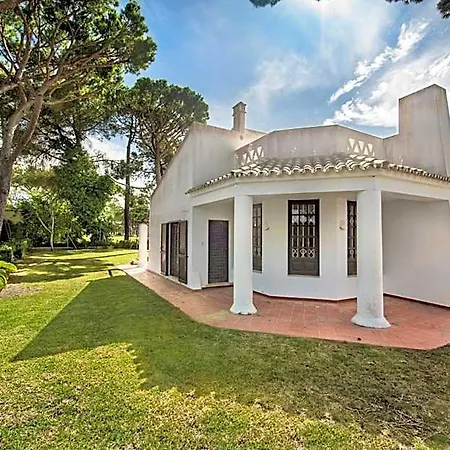 Perfect Retreat Overlooking Pinhal Golf Course, Private Pool, Off-street Parking * Loulé