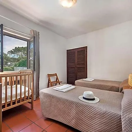 Villa Perfect Retreat Overlooking Pinhal Golf Course, Private Pool, Off-street Parking *