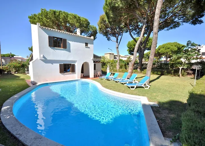Villa Perfect Retreat Overlooking Pinhal Golf Course, Private Pool, Off-street Parking Loule