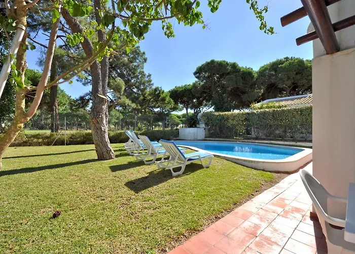 Perfect Retreat Overlooking Pinhal Golf Course, Private Pool, Off-street Parking Loule