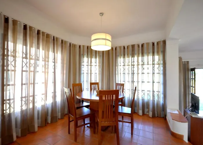 Perfect Retreat Overlooking Pinhal Golf Course, Private Pool, Off-street Parking