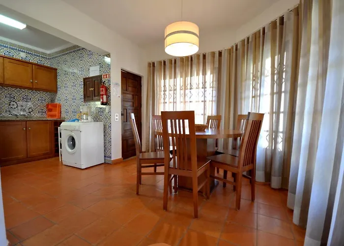 Villa Perfect Retreat Overlooking Pinhal Golf Course, Private Pool, Off-street Parking