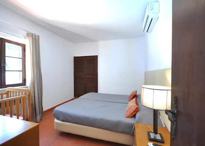 Perfect Retreat Overlooking Pinhal Golf Course, Private Pool, Off-street Parking *