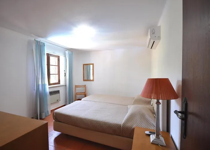 Villa Perfect Retreat Overlooking Pinhal Golf Course, Private Pool, Off-street Parking