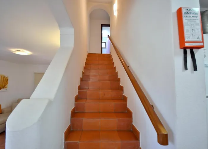 Perfect Retreat Overlooking Pinhal Golf Course, Private Pool, Off-street Parking * Loule