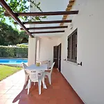 Perfect Retreat Overlooking Pinhal Golf Course, Private Pool, Off-street Parking 别墅