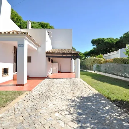 Perfect Retreat Overlooking Pinhal Golf Course, Private Pool, Off-street Parking