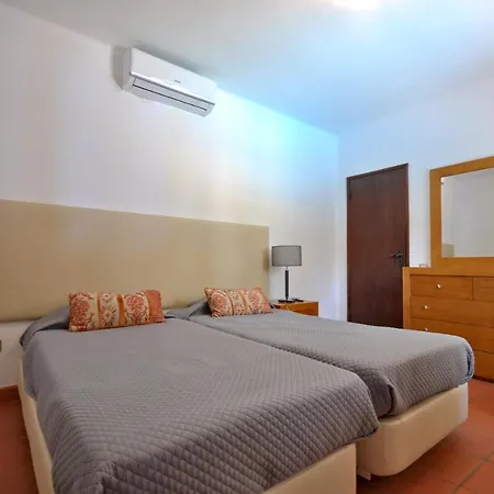 Perfect Retreat Overlooking Pinhal Golf Course, Private Pool, Off-street Parking