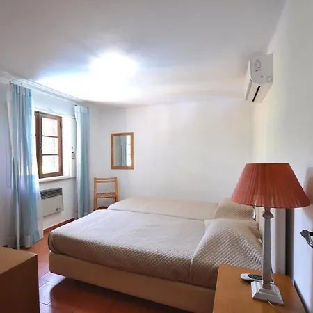 Villa Perfect Retreat Overlooking Pinhal Golf Course, Private Pool, Off-street Parking